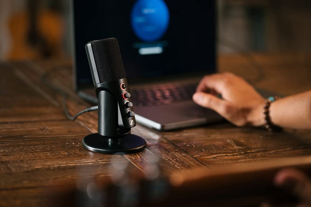 USB Cardioid Condenser Microphone & Table Stand V5754