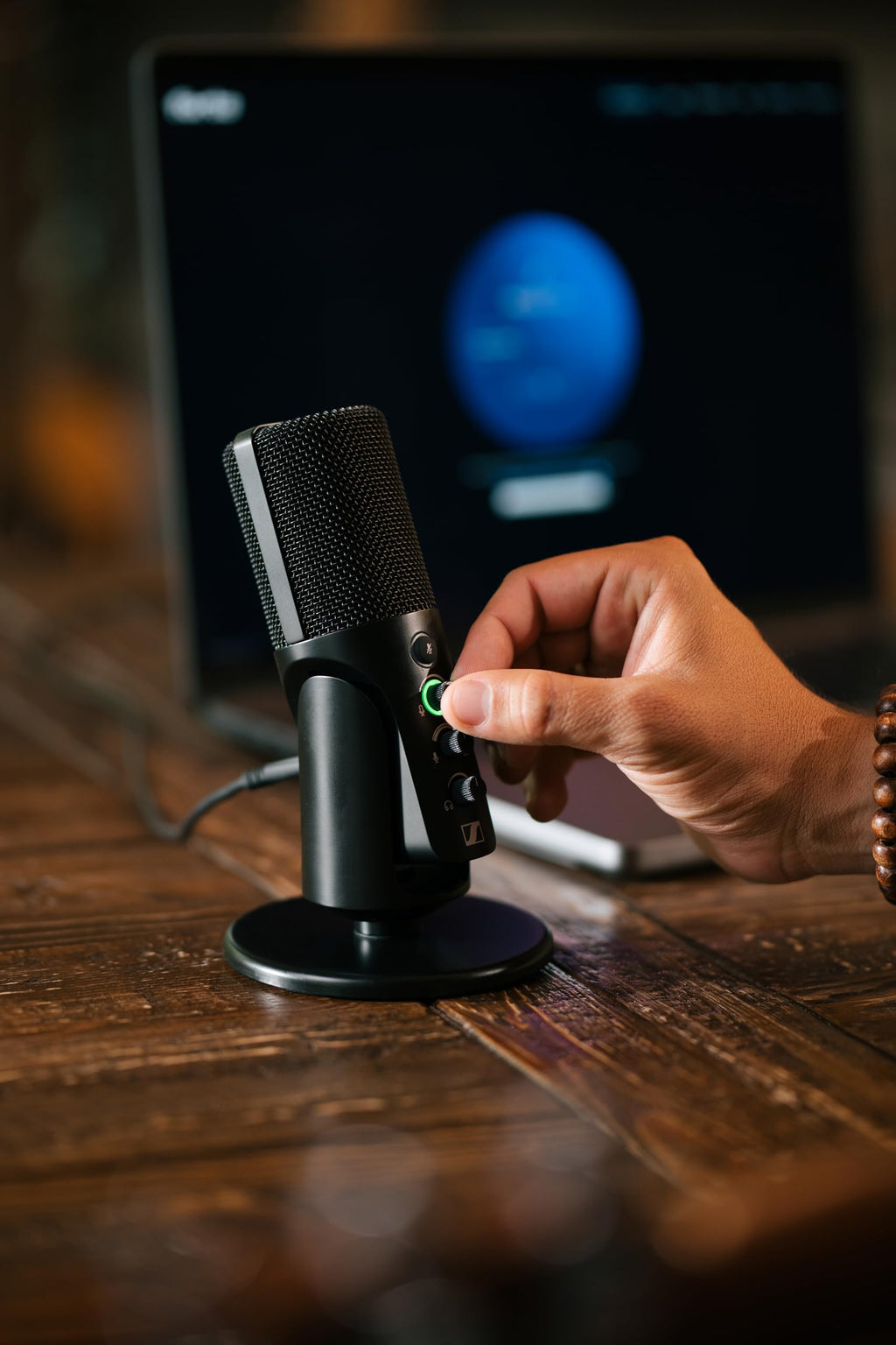 USB Cardioid Condenser Microphone & Table Stand V5754